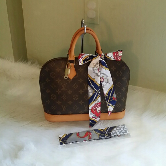 Louis Vuitton Handbags - AUTH Louis Vuitton Alma PM